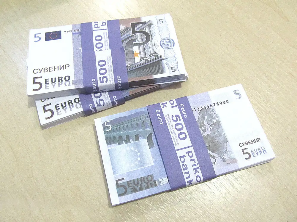 Сувенірні гроші "5 євро"